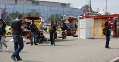 PERCHEZIȚII / Mii de cartoane de țigări, mașini și arme confiscate de la contrabandiștii din Constanța