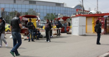 Stire din Eveniment : Vindeau țigări fără timbru, în zona Gării Constanța