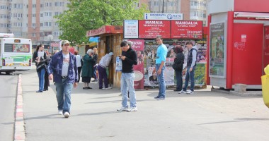 Stire din Eveniment : Controale la tarabagii de la Gară. Singurii care au scăpat sunt bișnițarii!