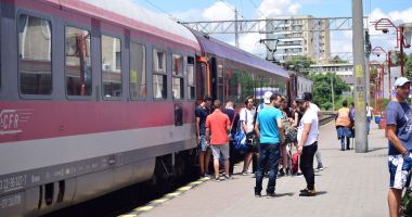 Stire din Social : CFR Călători repune în circulație trenurile suspendate, cu excepția celor de navetă pentru elevi