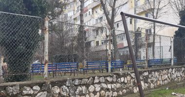 În sfârșit! Gardul Şcolii „Mihai Viteazul”, refăcut după 53 de ani - 2