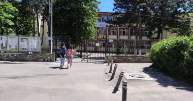 În sfârșit! Gardul Şcolii „Mihai Viteazul”, refăcut după 53 de ani - 3