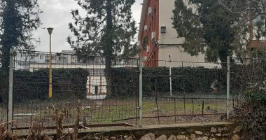 În sfârșit! Gardul Şcolii „Mihai Viteazul”, refăcut după 53 de ani - 4