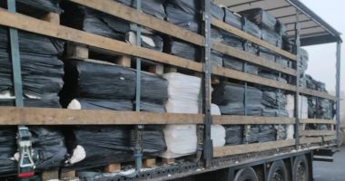 Stire din Social : Transporturi cu tone de deșeuri, blocate de către Garda de Mediu la intrarea în țară