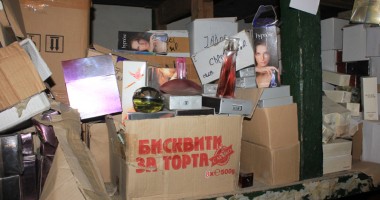 Stire din Eveniment : MAȘINI SCUMPE, PARFUMURI, ȚIGĂRI și BĂUTURI FINE. Sunt ale nimănui, dar NIMENI nu se atinge de ele!