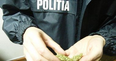 Stire din Eveniment : Gardian, furnizor de droguri și telefoane pentru deținuți