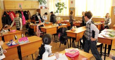 Stire din Cultură-Educație : Program infernal pentru elevi.  Ce îi așteaptă în următoarele luni