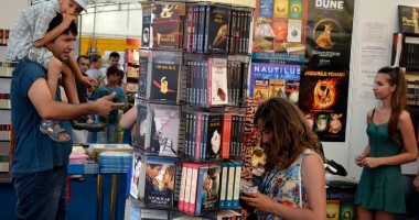 Stire din Cultură-Educație : Cum își atrage Târgul GAUDEAMUS vizitatori la Constanța