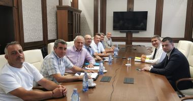 Stire din Economie : S-a ”ascuns” de presa constănțeană? Secretarul general adjunct din Ministerul Transporturilor, incognito prin port