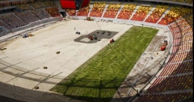 Stire din Sport : Noul gazon de pe Arena Națională, montat în ritm alert
