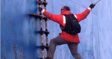 Stire din Economie : Reglementări noi privind pregătirea și brevetarea piloților maritimi