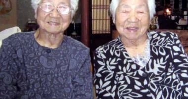 Stire din Actualitate : Două japoneze de 107 ani au stabilit un nou record pentru cei mai în vârstă gemeni identici din lume