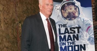 Stire din Tehnologie : A murit astronautul Gene Cernan, ultimul om care a fost pe Lună