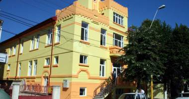 Stire din Cultură-Educație : "Generali" de-un... tun la șefia ISJ Constanța