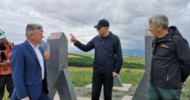 Mircea Geoană pentru prima dată cu bicicleta pe Via Transilvanica. „România are o unicitate a ei, şi cred că este bine să o conservăm” - 2