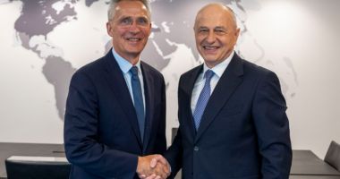 Stire din Actualitate : NATO anunţă demisia lui Geoană din funcţia de secretar general adjunct al organizaţiei