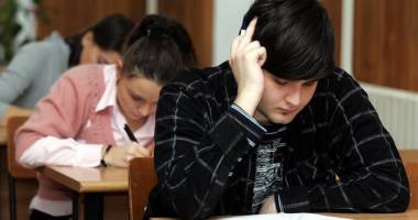 Stire din Cultură-Educație : Geografia și istoria pun la grea încercare elevii constănțeni de gimnaziu