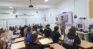 Stire din Eveniment : „Caravana dependenței” organizată de Asociația Tomis Antidrog Constanța a ajuns la Cobadin