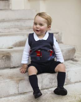 Casa regală britanică a publicat fotografii noi cu prințul George - 2