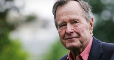 Stire din Actualitate : George Bush senior, internat de urgență la spital.