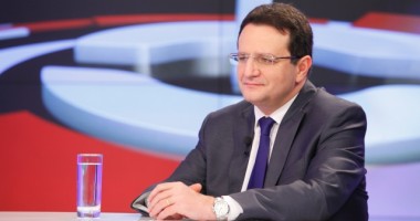 Stire din Politică-Administrație : Șeful SRI, George Maior, a fost decorat de președintele Traian Băsescu