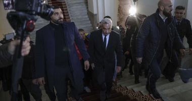 Stire din Politică-Administrație : Călin Georgescu așteaptă azi decizia Curții de Apel în dosarul său privind anularea alegerilor prezidențiale