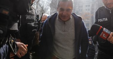 Stire din Eveniment : Călin Georgescu a ieşit rapid de la Judecătoria Sectorului 1. Pronunțare amânată
