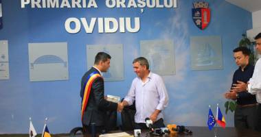 Primarul din Ovidiu, George Scupra,  i-a conferit titlul de cetățean de onoare lui Gheorghe Hagi - 2