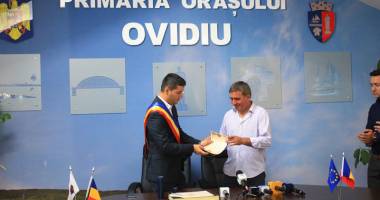 Primarul din Ovidiu, George Scupra,  i-a conferit titlul de cetățean de onoare lui Gheorghe Hagi - 5
