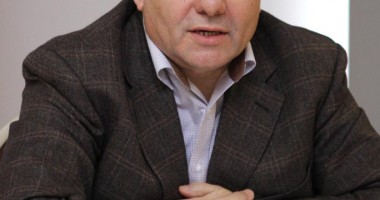 Stire din Monden : A ales soția și copiii!