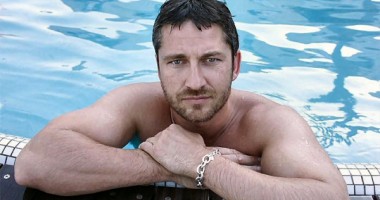 Stire din Monden : Gerard Butler s-a distrat într-un club de noapte cu o brunetă