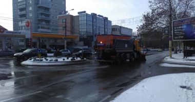 Ger la noapte, la Constanța. Autoritățile împrăștie material antiderapant pe străzi - 2