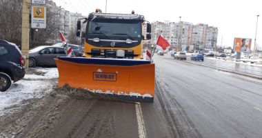 Ger la noapte, la Constanța. Autoritățile împrăștie material antiderapant pe străzi - 1