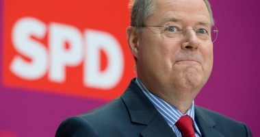 Stire din Actualitate : Adversarul Angelei Merkel vrea un răgaz suplimentar pentru Grecia