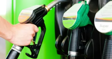 Stire din Actualitate : Țara care reduce taxele la carburanți. Pachet de sprijin de miliarde pentru populație și companii