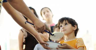 Stire din Actualitate : Carnea de porc, interzisă în școli, grădinițe și cafenele, pentru a  nu jigni refugiații musulmani