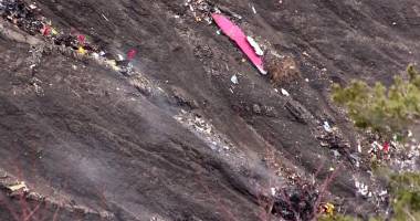 Galerie FOTO și VIDEO. IMAGINI DRAMATICE de la locul tragediei aviatice din Franța - 5