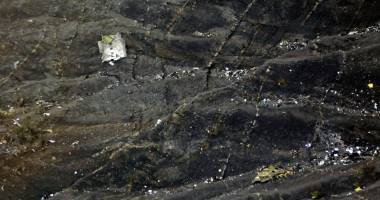Galerie FOTO și VIDEO. IMAGINI DRAMATICE de la locul tragediei aviatice din Franța - 6