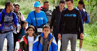 Gest șocant al unui refugiat. Și-a aruncat ambii copii de la etaj