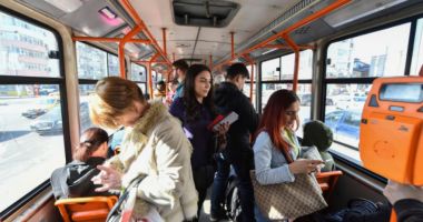 Stire din Social : Ligia Deca, dată în judecată de studenți pentru că transportul în comun nu este încă decontat