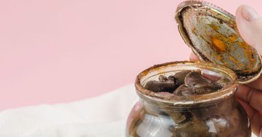 Stire din Social : Alertă de botulism în România! Dr. Tudor Ciuhodaru: "Toxina botulinică este letală. Cei patru D vă pot salva viața"