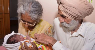 Stire din Actualitate : O femeie din India a devenit mamă la 70 de ani