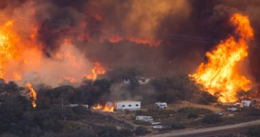 PÂRJOL ȘI ÎN CALIFORNIA! Mii de persoane evacuate