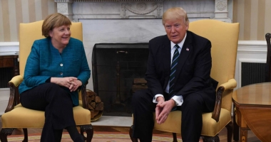 Stire din Politică-Administrație : Trump critică țările membre NATO, dar apreciază Germania