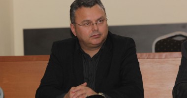 Stire din Politică-Administrație : "Taxa de solidaritate de 10% contravine promisiunilor USL din campania electorală"