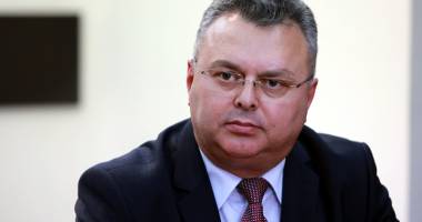 Stire din Politică-Administrație : Dragomir îi cere lui Ponta mărirea alocației copiilor