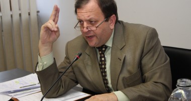 Stire din Politică-Administrație : Flutur: Facem apel la USL să pună capăt crizei politice