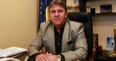 Stire din Politică-Administrație : Primarul din Crucea, supărat pe cei care blochează investițiile: "Au lăsat în urmă dezastru!"