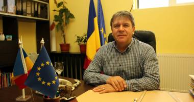 Stire din Politică-Administrație : Primarul Gheorghe Frigioi s-a mutat în sala de sport. Sediul primăriei va fi modernizat