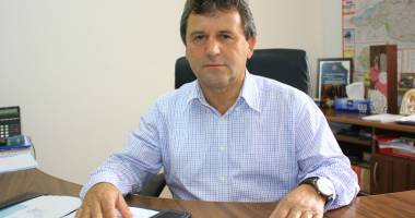 Stire din Politică-Administrație : Primarul Gheorghe Moldovan vrea să schimbe fața comunei Albești cu bani europeni